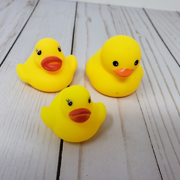 Jumbo Large Medium Small Yellow Rubber Ducks Toys Squeak - Picture 2 of 15